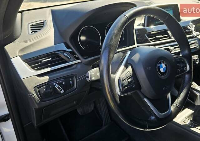 Белый БМВ X2, объемом двигателя 2 л и пробегом 84 тыс. км за 22800 $, фото 33 на Automoto.ua