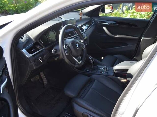 Белый БМВ X2, объемом двигателя 2 л и пробегом 74 тыс. км за 21900 $, фото 5 на Automoto.ua