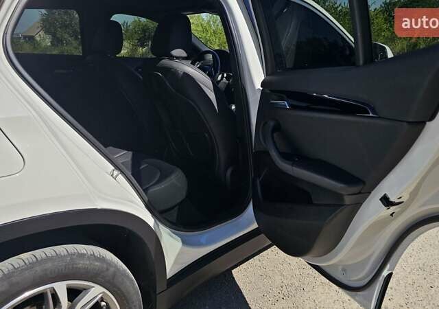 Белый БМВ X2, объемом двигателя 2 л и пробегом 84 тыс. км за 22800 $, фото 26 на Automoto.ua