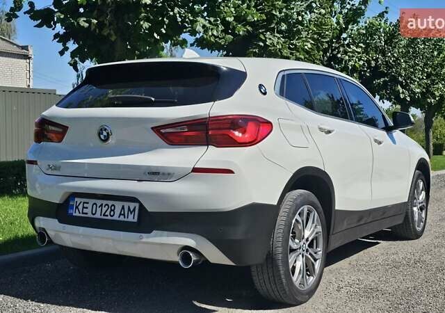 Белый БМВ X2, объемом двигателя 2 л и пробегом 84 тыс. км за 22800 $, фото 4 на Automoto.ua