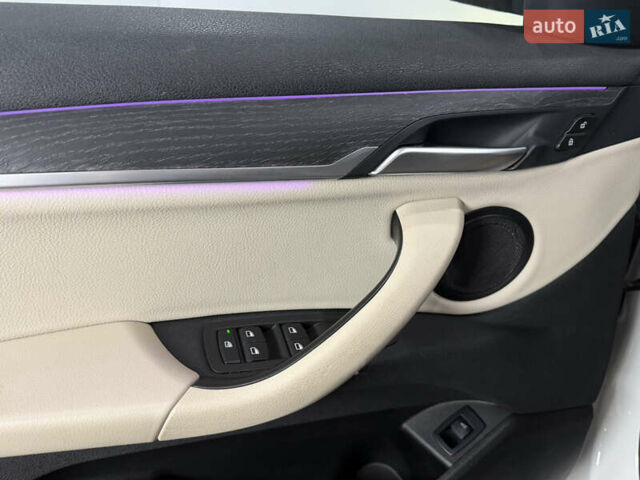 Белый БМВ X2, объемом двигателя 2 л и пробегом 56 тыс. км за 22900 $, фото 23 на Automoto.ua