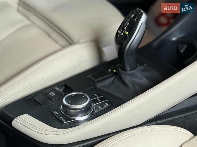 Белый БМВ X2, объемом двигателя 2 л и пробегом 56 тыс. км за 22900 $, фото 32 на Automoto.ua