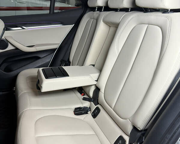 Белый БМВ X2, объемом двигателя 2 л и пробегом 56 тыс. км за 22900 $, фото 34 на Automoto.ua