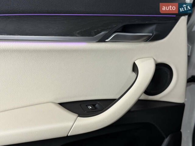 Белый БМВ X2, объемом двигателя 2 л и пробегом 56 тыс. км за 22900 $, фото 36 на Automoto.ua