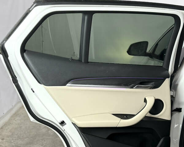 Белый БМВ X2, объемом двигателя 2 л и пробегом 56 тыс. км за 22900 $, фото 35 на Automoto.ua