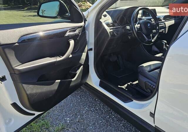 Белый БМВ X2, объемом двигателя 2 л и пробегом 84 тыс. км за 22800 $, фото 30 на Automoto.ua