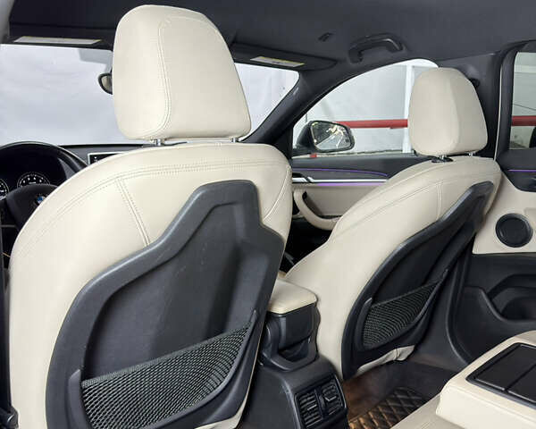 Белый БМВ X2, объемом двигателя 2 л и пробегом 56 тыс. км за 22900 $, фото 33 на Automoto.ua
