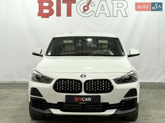Белый БМВ X2, объемом двигателя 2 л и пробегом 56 тыс. км за 22900 $, фото 2 на Automoto.ua
