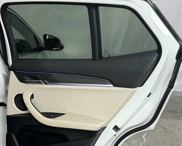 Белый БМВ X2, объемом двигателя 2 л и пробегом 56 тыс. км за 22900 $, фото 39 на Automoto.ua