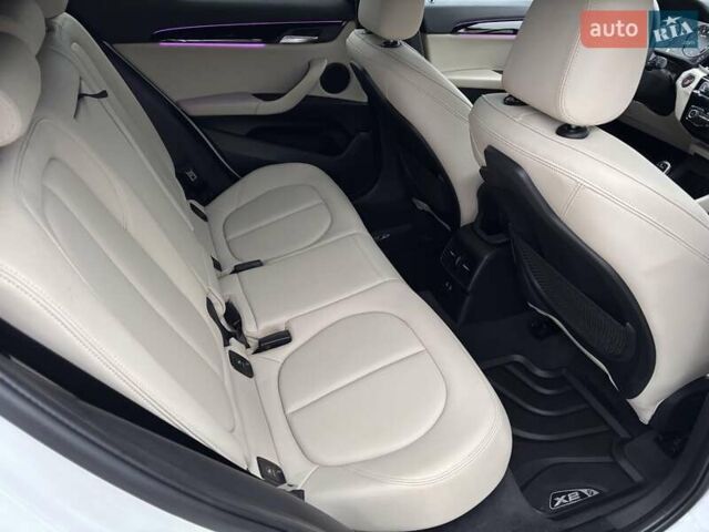 Белый БМВ X2, объемом двигателя 2 л и пробегом 67 тыс. км за 23000 $, фото 26 на Automoto.ua