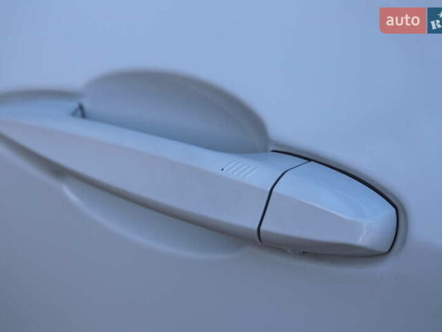 Белый БМВ X2, объемом двигателя 2 л и пробегом 131 тыс. км за 18500 $, фото 27 на Automoto.ua