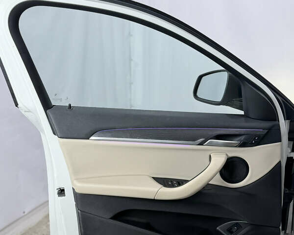 Белый БМВ X2, объемом двигателя 2 л и пробегом 56 тыс. км за 22900 $, фото 22 на Automoto.ua