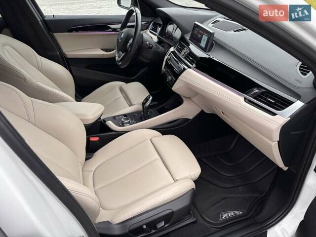Белый БМВ X2, объемом двигателя 2 л и пробегом 67 тыс. км за 23000 $, фото 24 на Automoto.ua