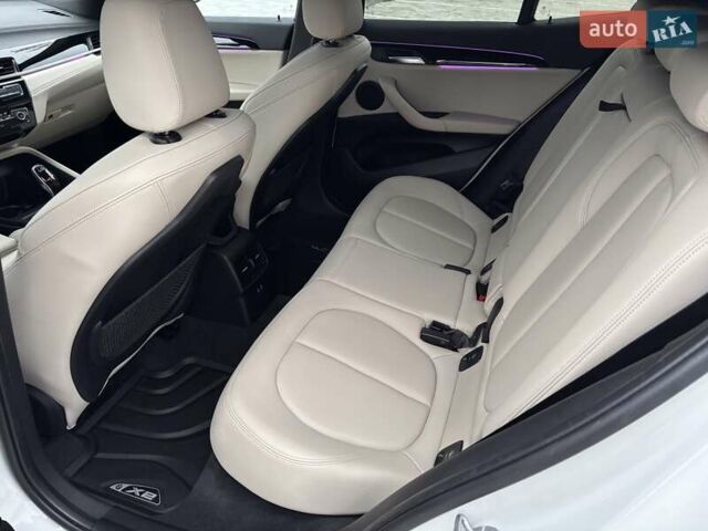 Белый БМВ X2, объемом двигателя 2 л и пробегом 67 тыс. км за 23000 $, фото 25 на Automoto.ua