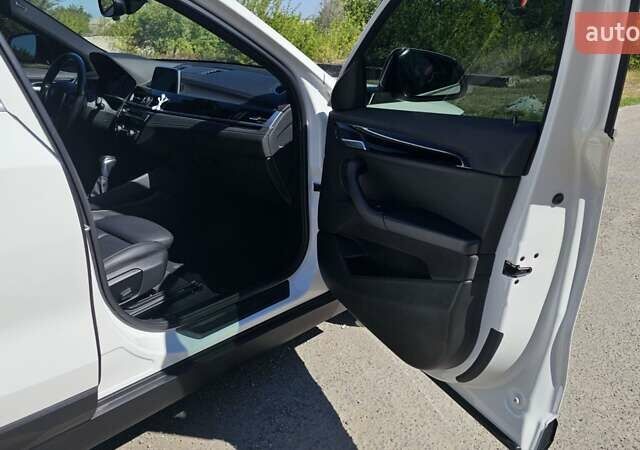 Белый БМВ X2, объемом двигателя 2 л и пробегом 84 тыс. км за 22800 $, фото 27 на Automoto.ua