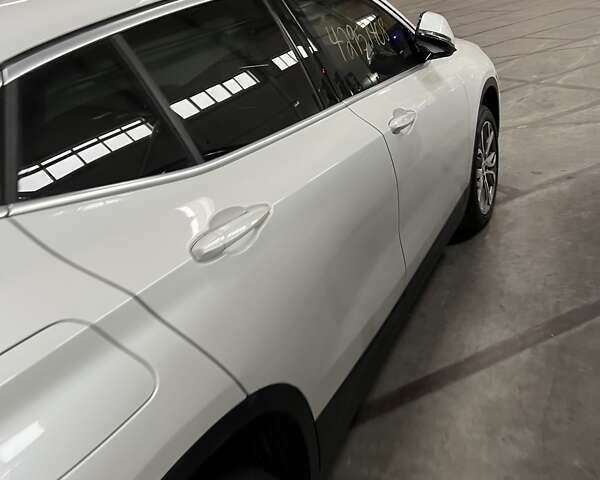 Белый БМВ X2, объемом двигателя 2 л и пробегом 70 тыс. км за 17000 $, фото 17 на Automoto.ua