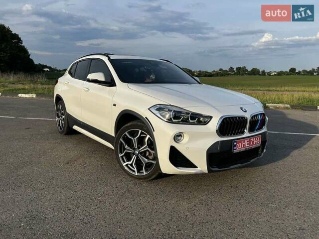 Белый БМВ X2, объемом двигателя 2 л и пробегом 43 тыс. км за 24900 $, фото 1 на Automoto.ua