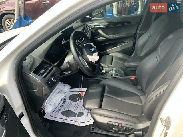 Белый БМВ X2, объемом двигателя 2 л и пробегом 70 тыс. км за 17000 $, фото 25 на Automoto.ua