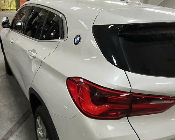 Белый БМВ X2, объемом двигателя 2 л и пробегом 70 тыс. км за 17000 $, фото 18 на Automoto.ua