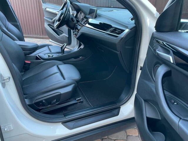 Белый БМВ X2, объемом двигателя 2 л и пробегом 139 тыс. км за 20727 $, фото 17 на Automoto.ua