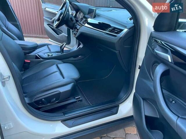Белый БМВ X2, объемом двигателя 2 л и пробегом 139 тыс. км за 24450 $, фото 8 на Automoto.ua