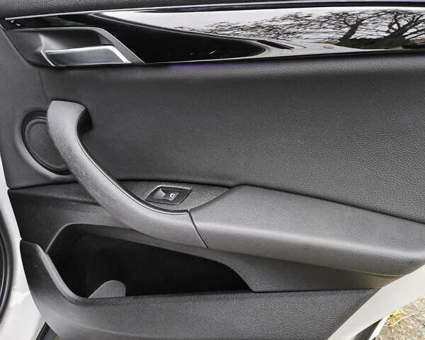 Белый БМВ X2, объемом двигателя 2 л и пробегом 119 тыс. км за 25499 $, фото 34 на Automoto.ua