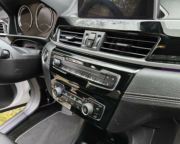 Белый БМВ X2, объемом двигателя 2 л и пробегом 119 тыс. км за 25499 $, фото 17 на Automoto.ua