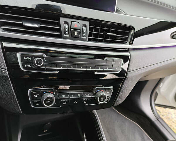 Белый БМВ X2, объемом двигателя 2 л и пробегом 119 тыс. км за 25499 $, фото 27 на Automoto.ua