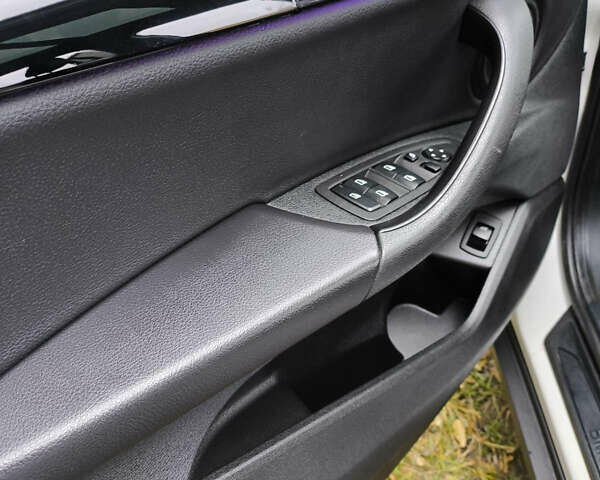 Белый БМВ X2, объемом двигателя 2 л и пробегом 119 тыс. км за 25499 $, фото 25 на Automoto.ua