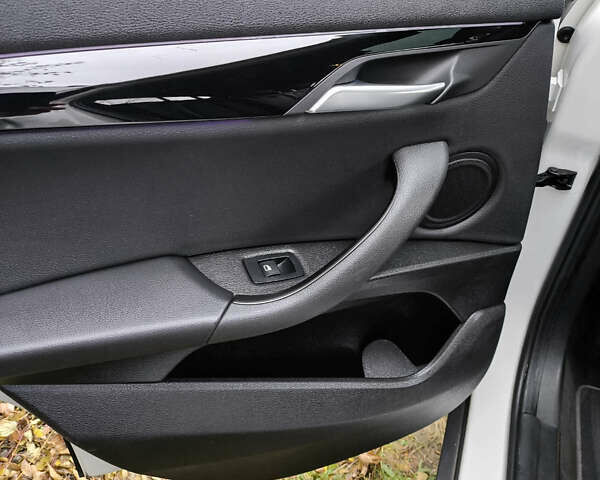 Белый БМВ X2, объемом двигателя 2 л и пробегом 119 тыс. км за 25499 $, фото 32 на Automoto.ua