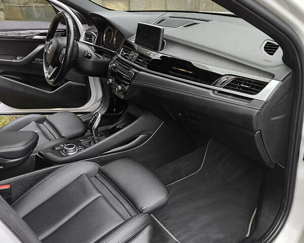 Белый БМВ X2, объемом двигателя 2 л и пробегом 119 тыс. км за 25499 $, фото 15 на Automoto.ua