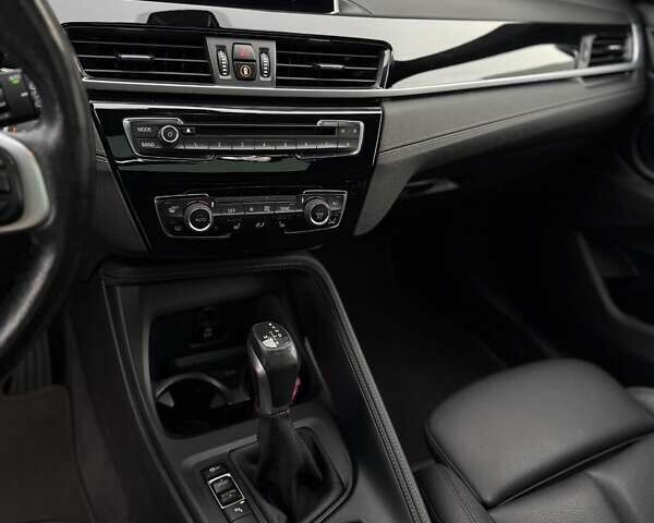 Черный БМВ X2, объемом двигателя 2 л и пробегом 165 тыс. км за 20500 $, фото 23 на Automoto.ua