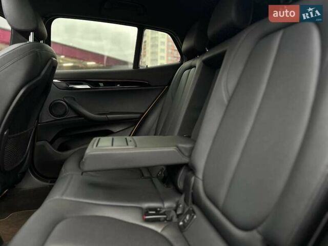 Жовтий БМВ X2, об'ємом двигуна 2 л та пробігом 63 тис. км за 18850 $, фото 9 на Automoto.ua