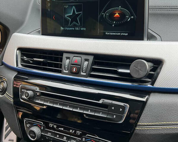 Желтый БМВ X2, объемом двигателя 2 л и пробегом 96 тыс. км за 30800 $, фото 11 на Automoto.ua