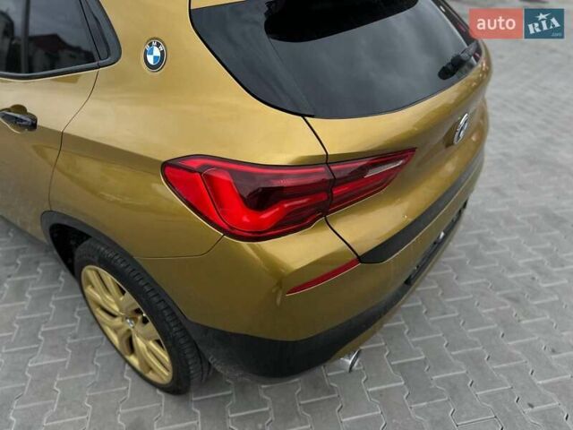 Жовтий БМВ X2, об'ємом двигуна 2 л та пробігом 63 тис. км за 18850 $, фото 24 на Automoto.ua
