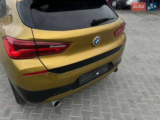 Жовтий БМВ X2, об'ємом двигуна 2 л та пробігом 63 тис. км за 18850 $, фото 25 на Automoto.ua
