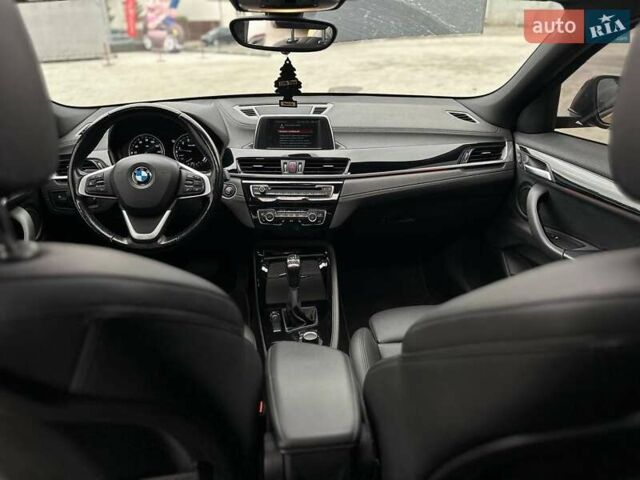 Желтый БМВ X2, объемом двигателя 2 л и пробегом 63 тыс. км за 18800 $, фото 26 на Automoto.ua
