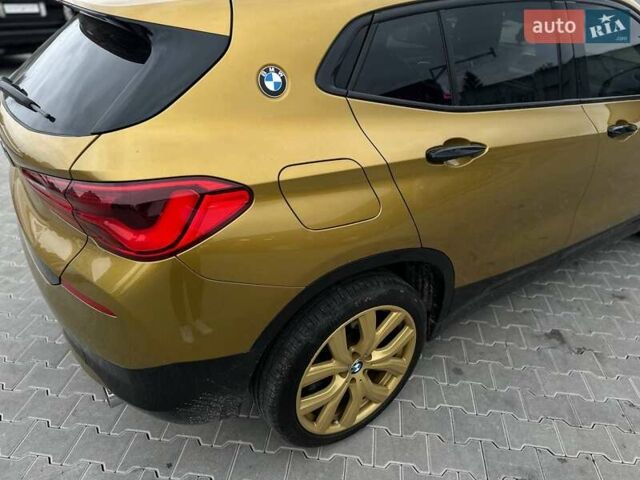 Жовтий БМВ X2, об'ємом двигуна 2 л та пробігом 63 тис. км за 18850 $, фото 27 на Automoto.ua