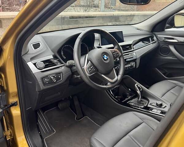 Желтый БМВ X2, объемом двигателя 1.5 л и пробегом 35 тыс. км за 29500 $, фото 8 на Automoto.ua