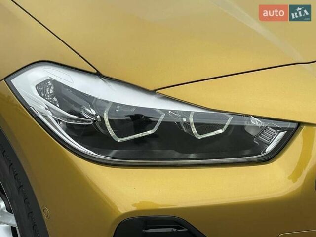 Желтый БМВ X2, объемом двигателя 1.5 л и пробегом 35 тыс. км за 29900 $, фото 5 на Automoto.ua