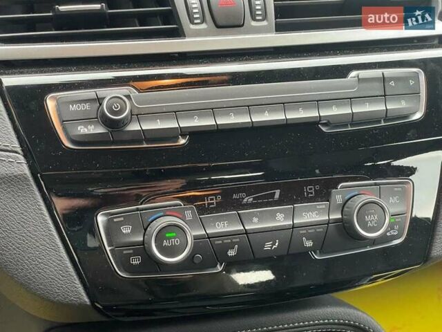 Желтый БМВ X2, объемом двигателя 1.5 л и пробегом 35 тыс. км за 29900 $, фото 46 на Automoto.ua