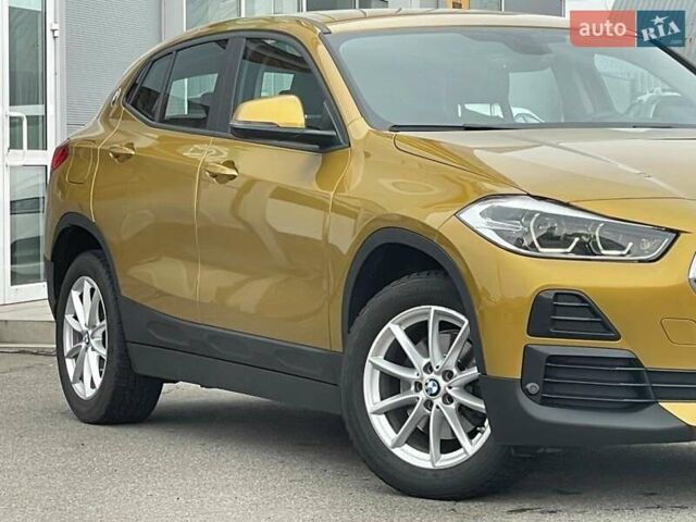 Желтый БМВ X2, объемом двигателя 1.5 л и пробегом 35 тыс. км за 29900 $, фото 4 на Automoto.ua