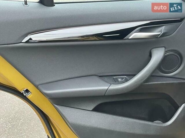 Желтый БМВ X2, объемом двигателя 1.5 л и пробегом 35 тыс. км за 29900 $, фото 60 на Automoto.ua