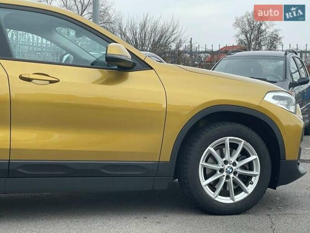 Желтый БМВ X2, объемом двигателя 1.5 л и пробегом 35 тыс. км за 29900 $, фото 10 на Automoto.ua