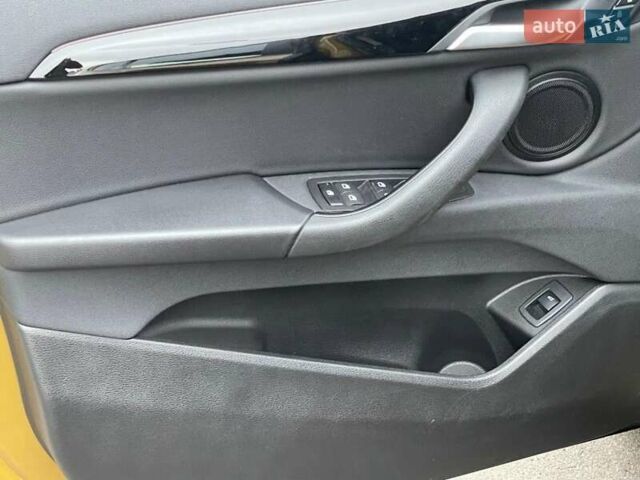 Желтый БМВ X2, объемом двигателя 1.5 л и пробегом 35 тыс. км за 29900 $, фото 54 на Automoto.ua