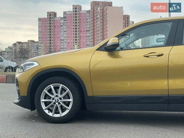 Желтый БМВ X2, объемом двигателя 1.5 л и пробегом 35 тыс. км за 29900 $, фото 24 на Automoto.ua