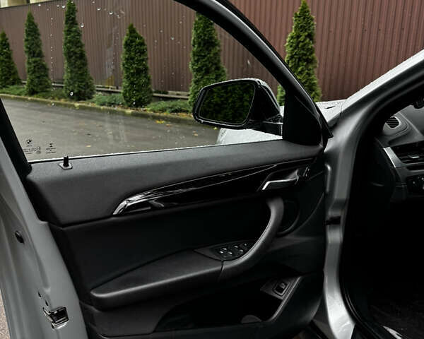 Серый БМВ X2, объемом двигателя 2 л и пробегом 114 тыс. км за 25000 $, фото 12 на Automoto.ua