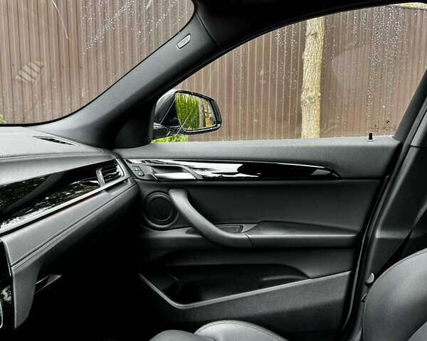 Серый БМВ X2, объемом двигателя 2 л и пробегом 114 тыс. км за 25000 $, фото 19 на Automoto.ua