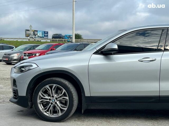 Сірий БМВ X2, об'ємом двигуна 2 л та пробігом 64 тис. км за 19640 $, фото 2 на Automoto.ua