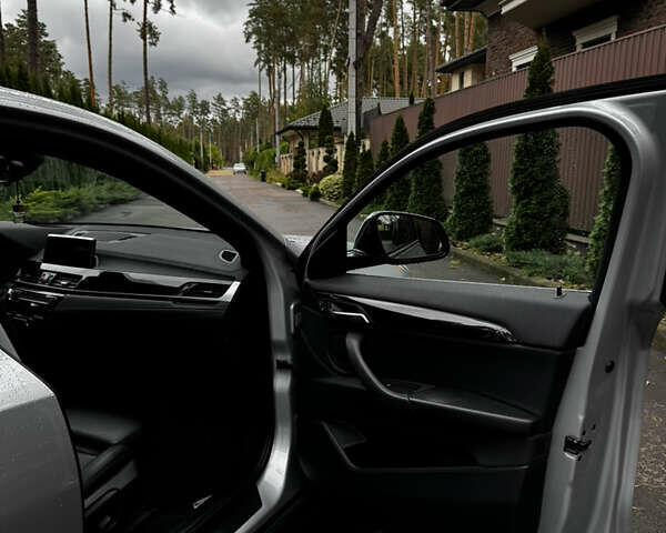 Серый БМВ X2, объемом двигателя 2 л и пробегом 114 тыс. км за 25000 $, фото 30 на Automoto.ua